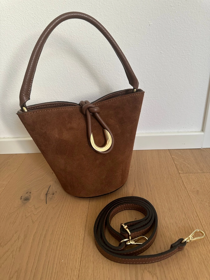 582248e7ccb7ff76a4946048ecd24114c0541a12e7a77091398cc297a7275b60 Melissa Suede Bag – Brown - Image 1