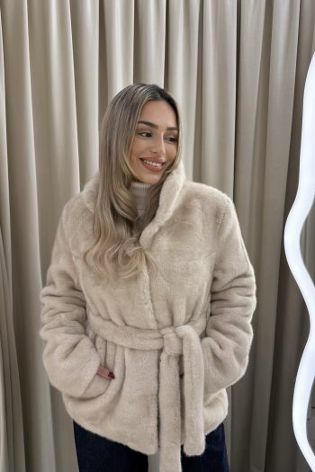 Halstatt Fur – Ecru